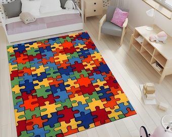 Pode incluir: Um tapete colorido de peças de quebra-cabeça no quarto de uma criança. O tapete apresenta formas interligadas em vermelho, laranja, amarelo, verde e azul. O quarto inclui uma cama branca, uma cadeira cinza e móveis de madeira clara. O tapete adiciona um toque lúdico à decoração do quarto.