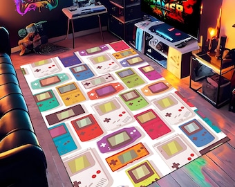 Könnte beinhalten: Ein rechteckiger Teppich mit einem Muster aus bunten Retro-Handheld-Spielkonsolen in verschiedenen Farben, darunter Grün, Rot, Gelb und Lila, auf weißem Hintergrund. Der Teppich befindet sich in einem Spielzimmer.