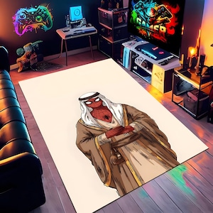 Może przedstawiać: Prostokątny dywan z kreskówkową ilustracją Spider-Mana w tradycyjnym arabskim stroju. Dywan ma kremowe tło, z postacią w brązowej i białej szacie. Obraz jest w pokoju gier.