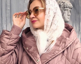 Bufanda triangular de mohair / Pañuelo de punto con encaje / Bufanda suave para el cabello / Chal ligero / Regalo acogedor para ella