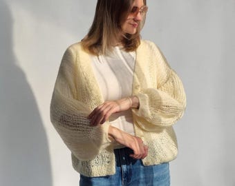 Cárdigan de mohair para novia, suéter de punto para boda, chaqueta de color marfil suave, conjunto minimalista para novia, chaqueta ligera para novia