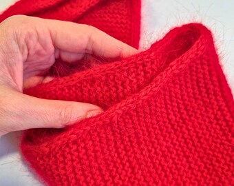 Mini pañuelo de cuello de angora rojo brillante para el día a día, el trabajo y los viajes.