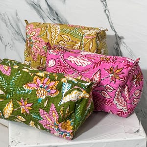 Floral Print Toiletry Bag: Waterproof Cotton Travel Pouch