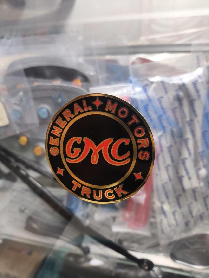 ★アメリカの勲章/徽章＊ＧＭＣトラックバッジ（実物） Vintage GMC Brass Emblem Classic General Motors Truck Badge 6cm