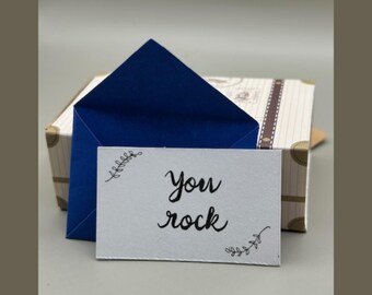 Tarjeta miniatura hecha a mano con el mensaje «Eres genial»: Pequeña tarjeta de regalo y recuerdo