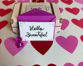 Hola, hermoso saludo y recuerdo escrito a mano.