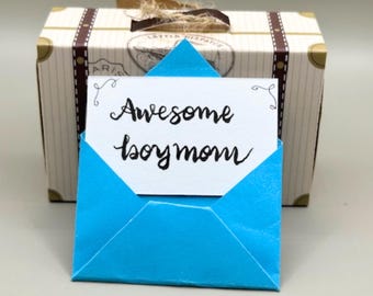 Miniatura de felicitación y recuerdo escrito a mano para mamá de niño