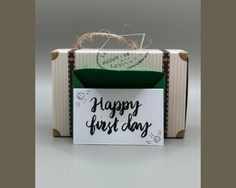 Tarjeta de felicitación y recuerdo en miniatura para el primer día, con sobre hecho a mano.