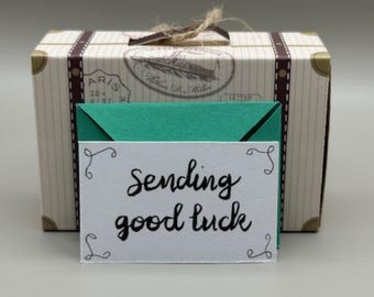 Miniatura de felicitación y recuerdo de buena suerte escrita a mano