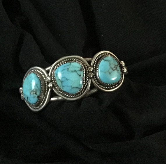 Vintage Native American Indian Turquoise Stones Bracelet Vintage Native American Indian Turquoise Stones Bracelet