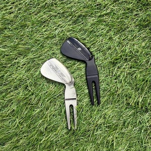 Réplica de la herramienta de reparación de marcas de paso Titleist BV SM8 Vokey Design (plateada o negra)