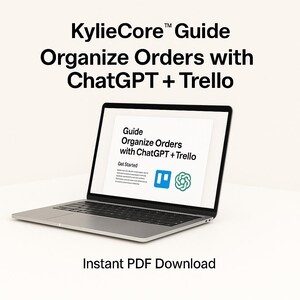Könnte beinhalten: Ein silberner Laptop zeigt einen Leitfaden mit dem Titel "KylieCore Guide: Bestellungen mit ChatGPT + Trello organisieren." Der Bildschirm zeigt die Logos von Trello und ChatGPT. Der Text "Sofortiger PDF-Download" steht unten. Der Hintergrund ist hellbeige.