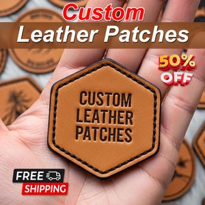 Peut inclure: Un écusson en cuir marron hexagonal avec des coutures noires et les mots "CUSTOM LEATHER PATCHES" en relief. L'image comprend également le texte "Custom Leather Patches" et "50% OFF".