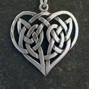 Sterling Silber keltischer Herz Anhänger an einer Sterling Silber Kette