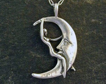 Ciondolo Lady on the Moon in argento sterling su catena in argento sterling