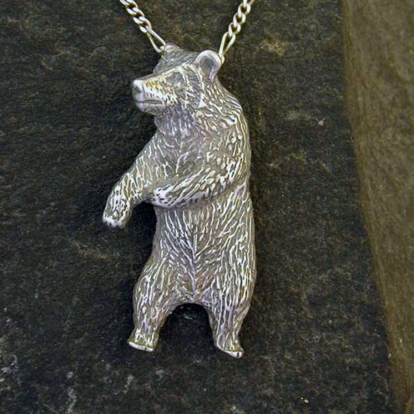 Pendentif en argent sterling grizzli sur une chaîne en argent Sterling