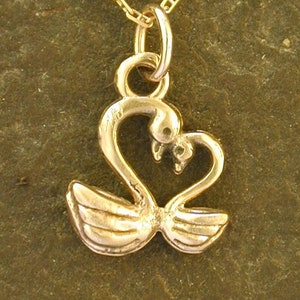 14K Gold Schwan Anhänger an einer 14K Gold Kette