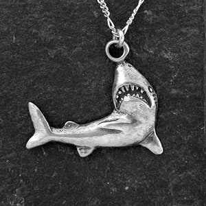 Sterling Silver Pendant rekina na srebrny łańcuch.