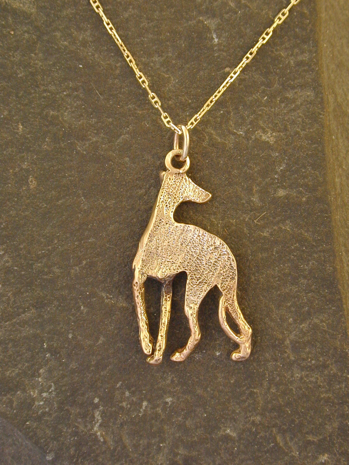 14K Gold Greyhound Hund Anhänger auf einem 14K Goldkette. Etsy