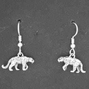 Pendientes de leopardo de plata de ley con alambre francés grueso de plata de ley