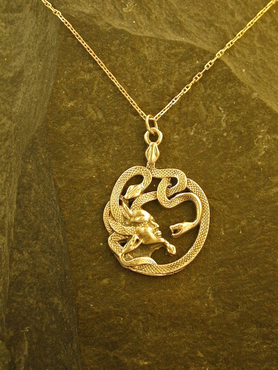 Gold medusa hotsell pendant necklace