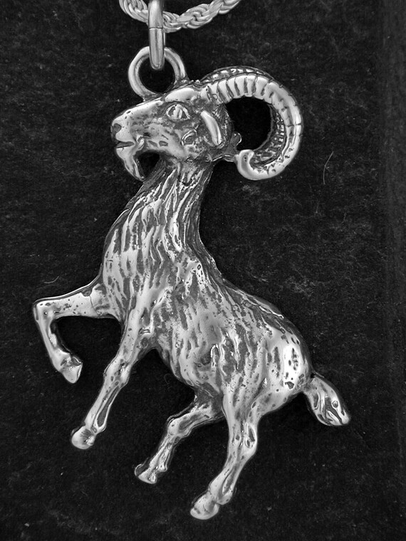 Ciondolo in Ambra Messicana incisa e Argento 925 - Ciondoli Ambra Ciondolo in Ambra Messicana incisa e Argento 925 - Ciondoli Ambra