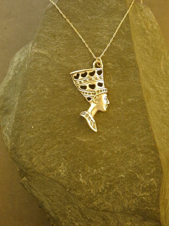 Queen nefertiti 14k gold necklace deals