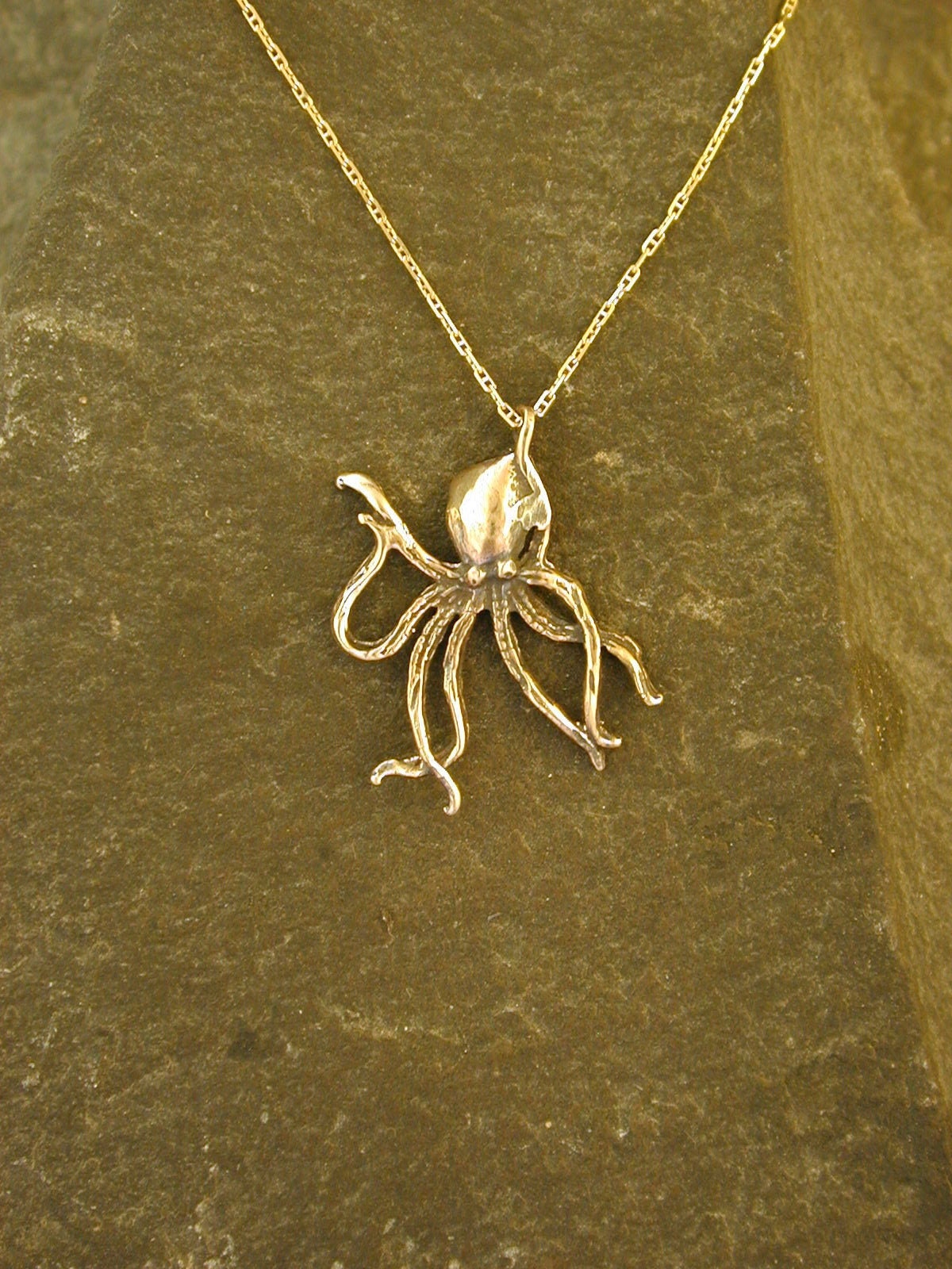 Gold octopus deals pendant