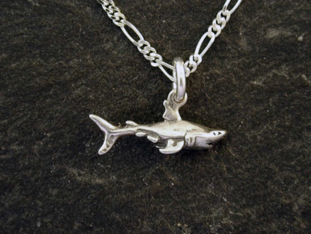 superbe chaîne en argent et pendentif métal argenté crevette superbe chaîne en argent et pendentif métal argenté crevette