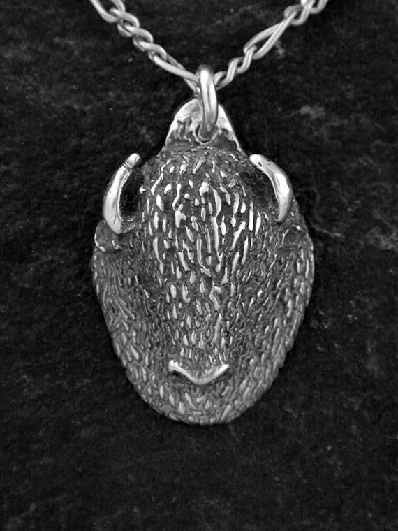 スターリングシルバーのチェーンに付いたスターリングシルバーの  