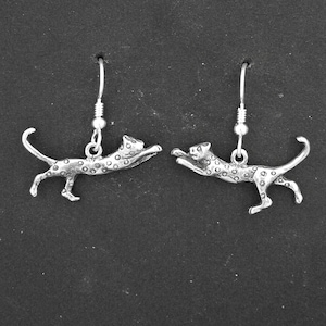 Pendientes de leopardo de plata de ley con alambre francés grueso de plata de ley