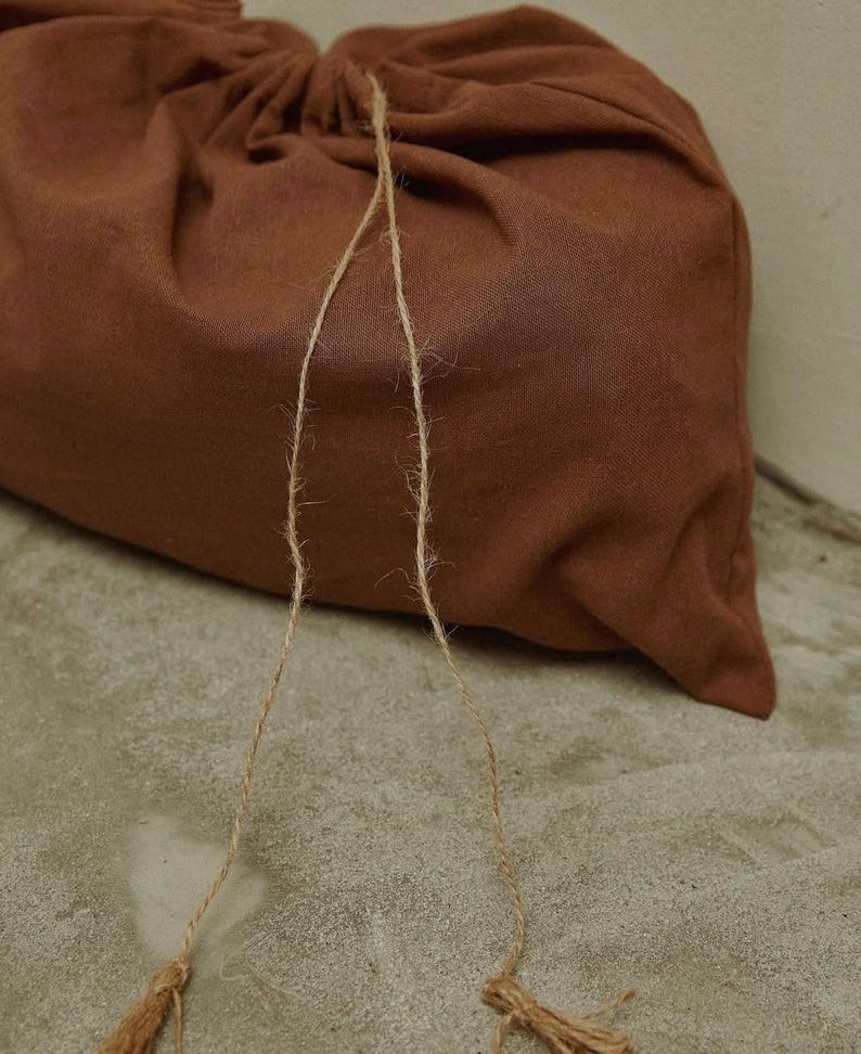 Borsa a mano in rafia intrecciata a mano, borsa estiva minimalista, borsa intrecciata scultorea immagine 5