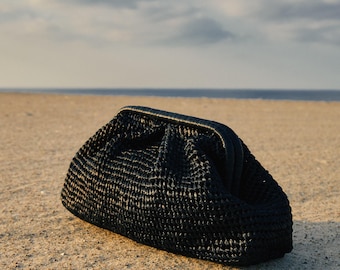 Pochette in rafia nera, borsa estiva scultorea intrecciata a mano, borsa minimalista, regalo per lei