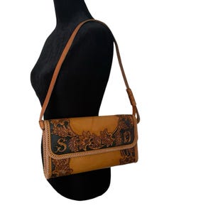 Set leren portemonnees en portemonnees met reliëf – western bloemenmonogram &#39;S D&#39;-ontwerp
