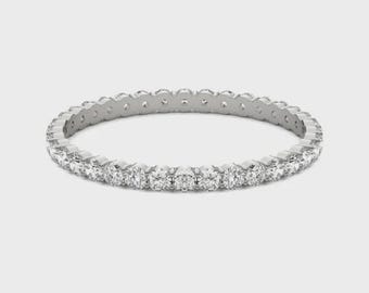 Anillo de eternidad de moissanita: anillo apilable de plata de ley de 2 mm