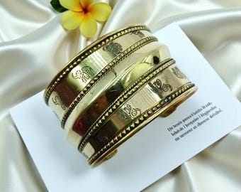 Pulsera de latón con elefante grabado: joyería tribal bohemia hecha a mano