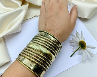 Brazalete bohemio de latón con grabado de elefante: brazalete tribal ajustable