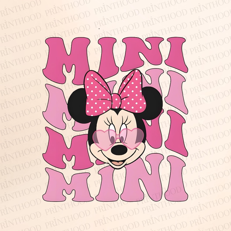 K&ouml;nnte beinhalten: Ein Retro-Design mit Minnie Maus und dem Wort "MINI". Minnie Maus tr&auml;gt herzf&ouml;rmige Sonnenbrillen und eine gepunktete Schleife. Das Design verwendet verschiedene Rosat&ouml;ne.