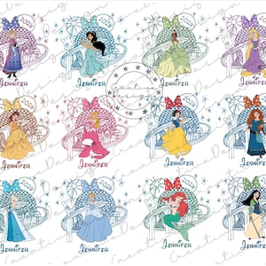 Può includere: Una collezione di disegni a tema principesse Disney. Ogni disegno presenta una principessa, un fiocco con le orecchie di Topolino, l'anno 2026 e il nome "Jennifer". Le principesse sono raffigurate nei loro abiti iconici, con uno sfondo colorato.