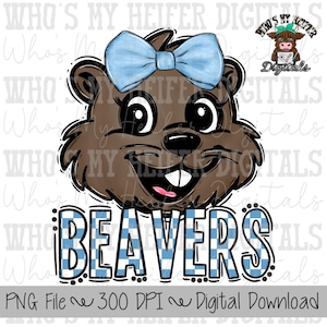 Könnte beinhalten: Eine digitale Grafikillustration eines braunen Bibergesichts mit einer hellblauen Schleife, platziert über dem Wort BEAVERS in einem blau-weißen Karomuster. Das Design enthält ein kleines Logo in der oberen rechten Ecke mit dem Text WHO'S MY HEIFER.