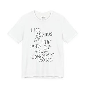 Camiseta com Frases Inspiradoras | A Vida Começa no Fim da Sua Zona de Conforto | Presente Motivacional para Ela, Ele, Aniversário, Autocuidado, Roupa Casual