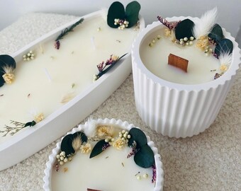 Vela perfumada con decoración floral