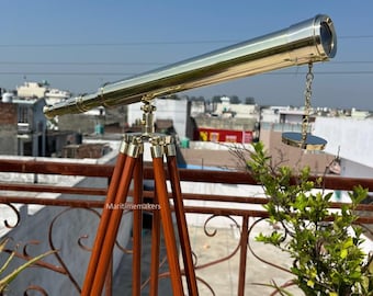 Telescopio in ottone in stile vintage con treppiede in legno, cannocchiale nautico, decorazione marittima antica