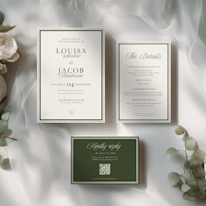Könnte beinhalten: Elegante Hochzeitseinladungssuite mit drei Karten mit cremefarbenem Hintergrund und dunkelgrünen Rändern. Die Haupteinladung enthält die Namen Louisa & Jacob, das Datum und den Veranstaltungsort. Eine Antwortkarte und eine Detailkarte sind ebenfalls enthalten, zusammen mit weißen Rosen und Grün.