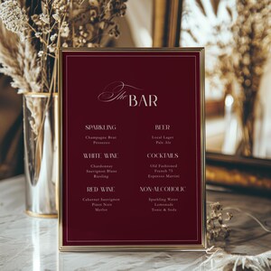 Modello di menu per bar per matrimoni Old Money, elegante insegna da bar color bordeaux, insegna con menu per cocktail, menu per bevande stampabile, insegna per matrimoni modificabile su Canva, BUR01