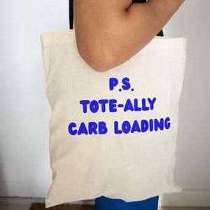 Ekologisk bomullstygväska P.S. Tote-ally Carb Loading i naturfärgat och vitt