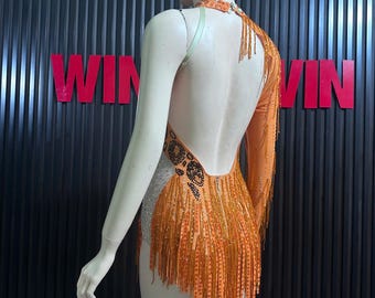 Vestido de baile con flecos cosido a mano