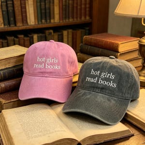Geborduurde 'Hot Girls Read Books'-hoed: gewassen katoenen Book Lover-pet