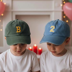 Anpassad hatt med initialer för småbarn, personlig text/logotyp broderad basebollkeps, justerbar hatt med bokstav för småbarn, födelsedagspresent till barn
