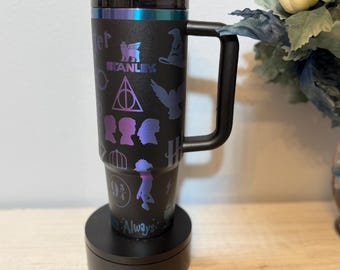 Vaso Stanley de 30 oz grabado con láser Wizard, color negro, 2 estilos disponibles